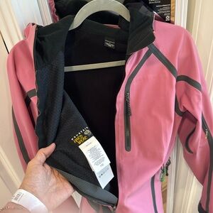 Mountain HardWear Hooded Soft Shell Ski Jacket Women's 10 Pink/Black Accents